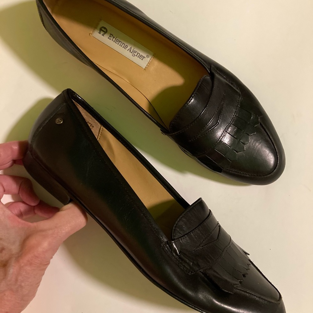 Etienne Aigner 10M blk kid, skirted penny lfr $55. - Picture 2 of 5